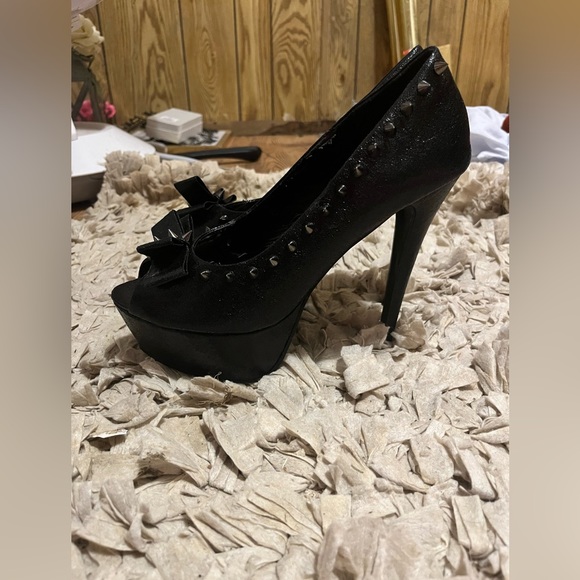 Herstyle black heels size 11 fits like a 9 - Picture 2 of 5